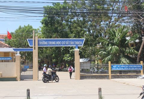Vụ phụ huynh ép giáo viên quỳ gối: Không cần đơn yêu cầu của bị hại để khởi tố - Ảnh 1. Vụ phụ huynh ép giáo viên quỳ gối: Không cần đơn yêu cầu của bị hại để khởi tố 1