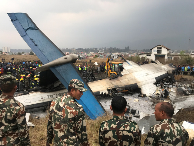 Thảm khốc: Máy bay rơi xuống sân bóng bốc cháy, ít nhất 50 người thiệt mạng 2