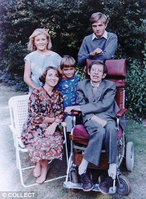 Câu chuyện tình hợp - tan, tan - hợp đầy cảm động giữa nhà vật lý học thiên tài Stephen Hawking và người vợ Jane Wilde - Ảnh 4. Câu chuyện tình hợp - tan, tan - hợp đầy cảm động giữa nhà vật lý học thiên tài Stephen Hawking và người vợ Jane Wilde 3