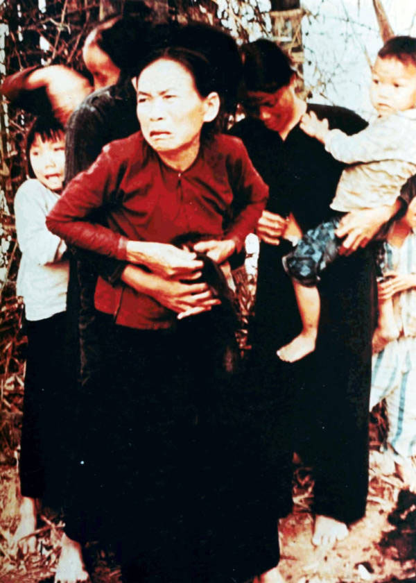 50 năm thảm sát Mỹ Lai: Quá nhiều đau đớn và ám ảnh trong những bức hình 14
