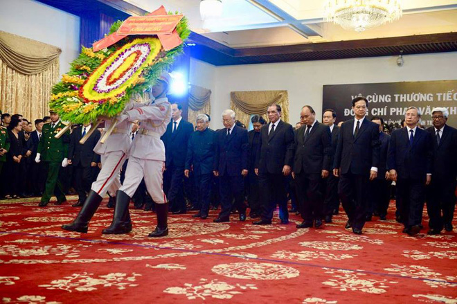 Nhiều đoàn lãnh đạo đến viếng cố Thủ tướng Phan Văn Khải tại Hội trường Thống Nhất - Ảnh 19.