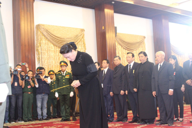 Nhiều đoàn lãnh đạo đến viếng cố Thủ tướng Phan Văn Khải tại Hội trường Thống Nhất - Ảnh 10.