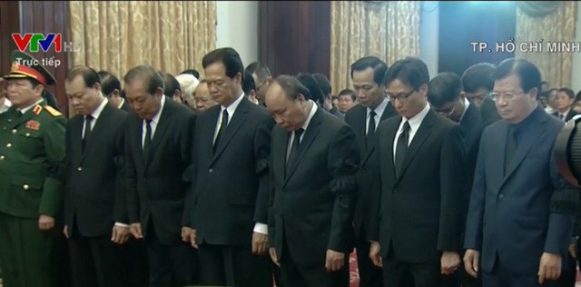 Nhiều đoàn lãnh đạo đến viếng cố Thủ tướng Phan Văn Khải tại Hội trường Thống Nhất - Ảnh 23.