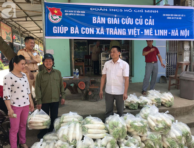 Hà Nội: CSGT 'giải cứu' củ cải cho bà con nông dân Tráng Việt 2