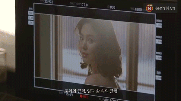 Clip phỏng vấn Song Hye Kyo: Nhan sắc đỉnh cao khó tin, nhưng lối suy nghĩ và trả lời thông minh của cô mới là điều gây bão 4 Clip phỏng vấn Song Hye Kyo: Nhan sắc đỉnh cao khó tin, nhưng lối suy nghĩ và trả lời thông minh của cô mới là điều gây bão 4