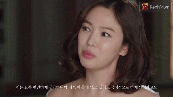 Clip phỏng vấn Song Hye Kyo: Nhan sắc đỉnh cao khó tin, nhưng lối suy nghĩ và trả lời thông minh của cô mới là điều gây bão 9 Clip phỏng vấn Song Hye Kyo: Nhan sắc đỉnh cao khó tin, nhưng lối suy nghĩ và trả lời thông minh của cô mới là điều gây bão 9