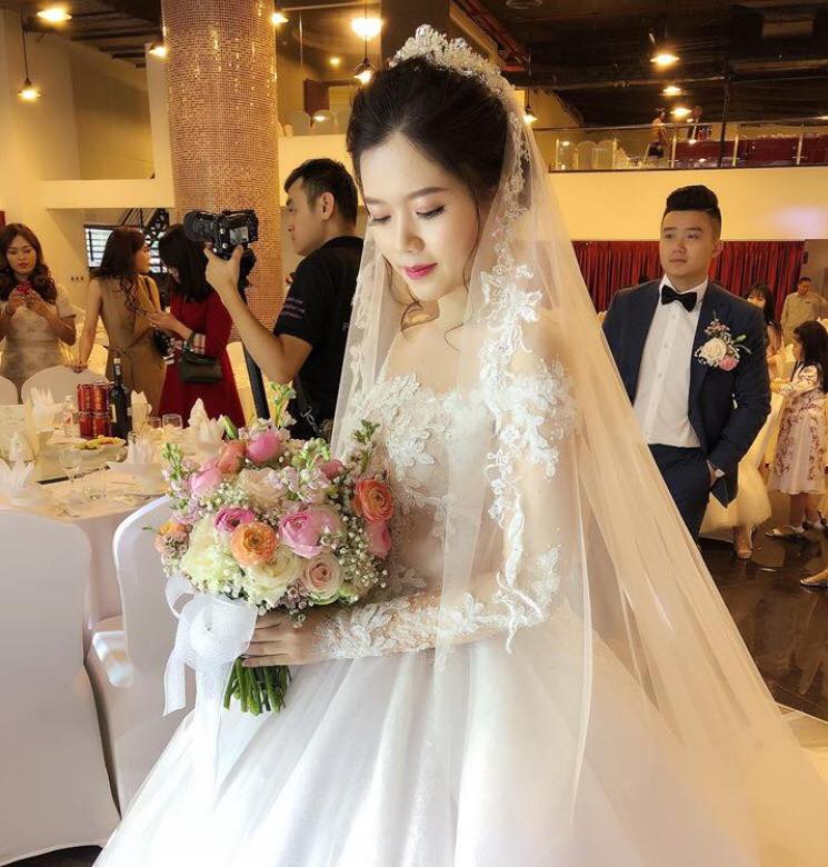 Đám cưới tiền tỷ tại Quảng Ninh với sự góp mặt của nhiều ngôi sao nổi tiếng, mời 1000 khách khiến MXH ngất ngây - Ảnh 1.