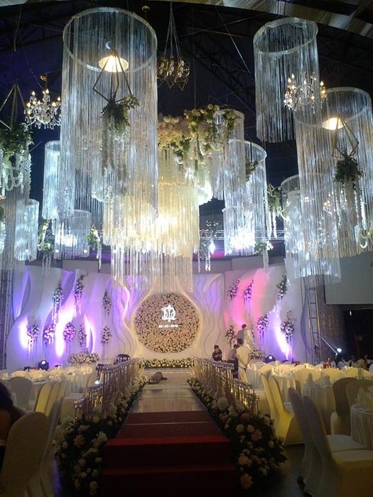Đám cưới tiền tỷ tại Quảng Ninh với sự góp mặt của nhiều ngôi sao nổi tiếng, mời 1000 khách khiến MXH ngất ngây - Ảnh 4.