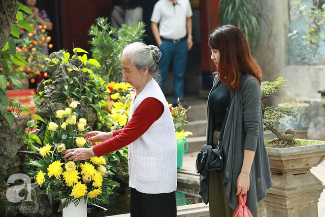 Người phụ nữ bán hoa gói lá cuối cùng đất Hà thành, trải 70 mùa hoa vẫn say mê - Ảnh 9.