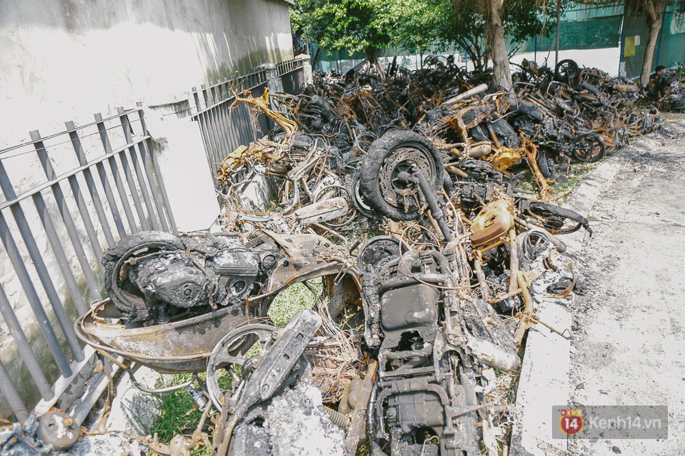 Hàng trăm xe máy, ô tô hạng sang bị cháy trơ khung tại chung cư Carina được kéo ra ngoài bán sắt vụn - Ảnh 11. Hàng trăm xe máy, ô tô hạng sang bị cháy trơ khung tại chung cư Carina được kéo ra ngoài bán sắt vụn 13