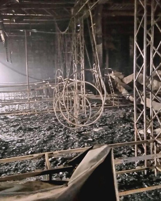 Những câu chuyện ám ảnh trong vụ cháy trung tâm mua sắm ở Nga - Ảnh 4.