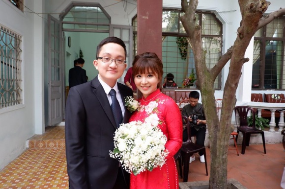 Vợ chồng Chí Trung cười hết cỡ trong ngày cưới con trai 7