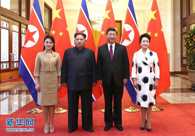 Mặc đồ rất giản dị, phu nhân ông Kim Jong Un vẫn làm cộng đồng mạng TQ sôi sục vì quá đẹp - Ảnh 1.