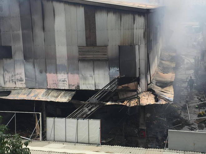 Hiện trường tan hoang vụ cháy chợ Quang ở Hà Nội 15
