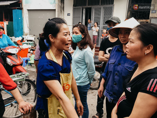 Nhiều tiểu thương khóc ngất sau vụ cháy chợ Quang: 'Cháy hết rồi, hết sạch sành sanh...' 23
