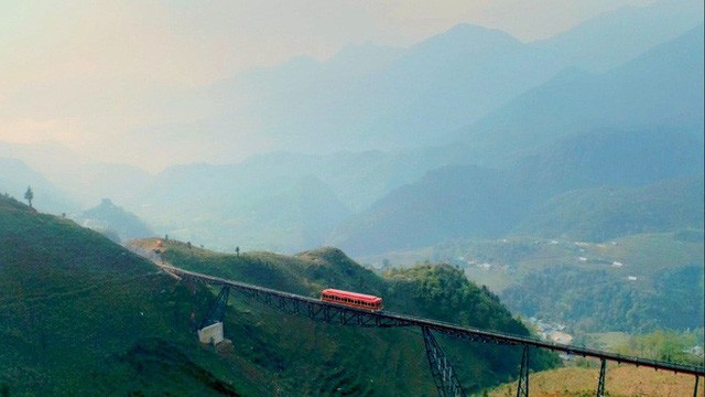 Tuyến tàu hỏa leo núi dài nhất Việt Nam đã chính thức hoạt động - Ảnh 3.