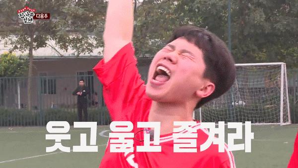 Khung cảnh diễu hành chào đón U23 Việt Nam bất ngờ xuất hiện trong show thực tế Hàn Quốc - Ảnh 6.
