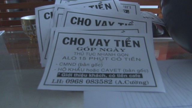Từ Hà Nội vào miền Tây phát tờ rơi quảng cáo cho vay tiền góp, 3 thanh niên bị phạt - Ảnh 1.
