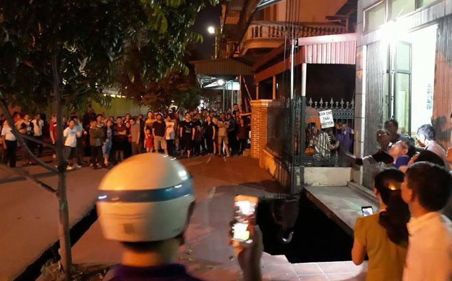 Xuất hiện 'hố tử thần' đường kính 10m, nuốt chửng xe máy trước cửa nhà dân 2