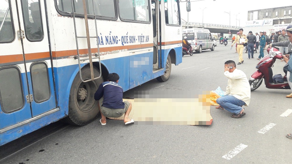 Đà Nẵng: Xe khách va chạm với xe máy, người đàn ông chết thảm trên cầu vuợt 3 tầng - Ảnh 4.