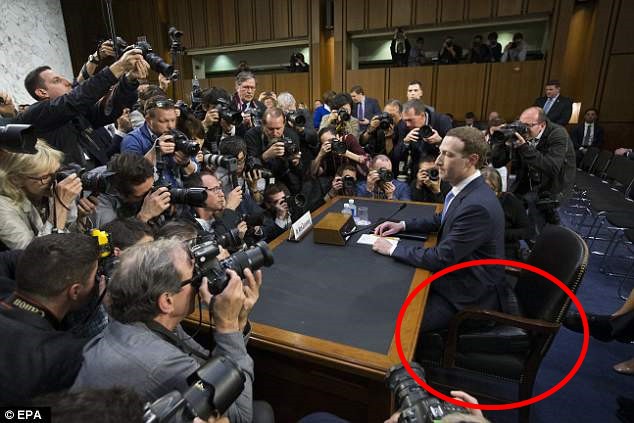Giữa scandal Facebook đang sốt dẻo, cư dân mạng chỉ quan tâm xem Mark Zuckerberg ngồi lên cái gì trong phòng điều trần 1 Giữa scandal Facebook đang sốt dẻo, cư dân mạng chỉ quan tâm xem Mark Zuckerberg ngồi lên cái gì trong phòng điều trần 1