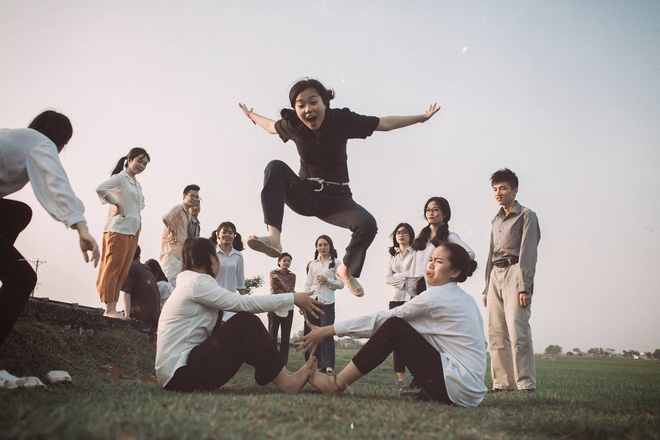 Xem kỷ yếu của nhóm học sinh Ninh Bình mà cứ ngỡ đang thưởng thức phim đi tranh giải Cánh diều vàng - Ảnh 3.