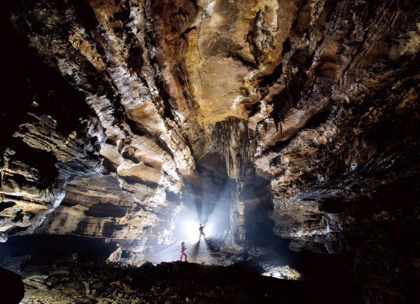 Vào hang động dài nhất châu Á, phát hiện nhiều sinh vật kỳ dị và cảnh tượng kỳ ảo - Ảnh 3.