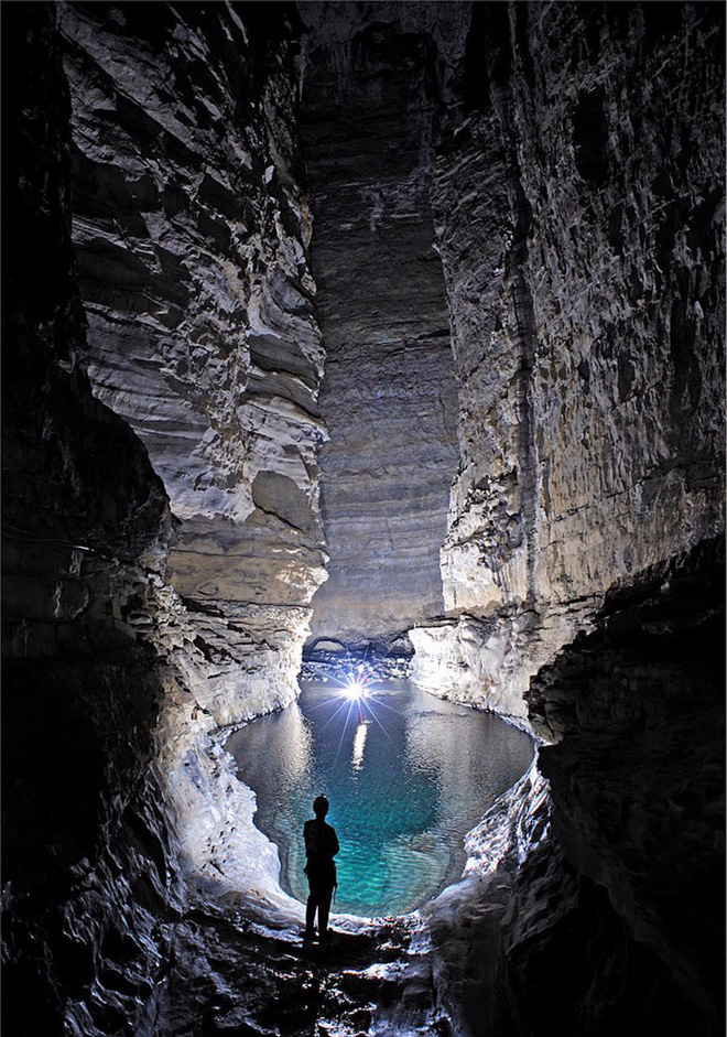 Vào hang động dài nhất châu Á, phát hiện nhiều sinh vật kỳ dị và cảnh tượng kỳ ảo - Ảnh 6.