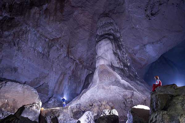 Vào hang động dài nhất châu Á, phát hiện nhiều sinh vật kỳ dị và cảnh tượng kỳ ảo - Ảnh 4.