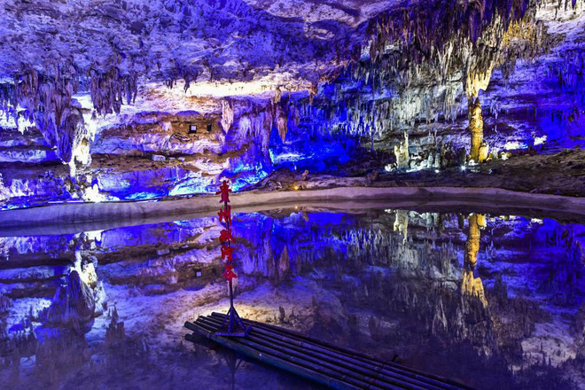 Vào hang động dài nhất châu Á, phát hiện nhiều sinh vật kỳ dị và cảnh tượng kỳ ảo - Ảnh 10.