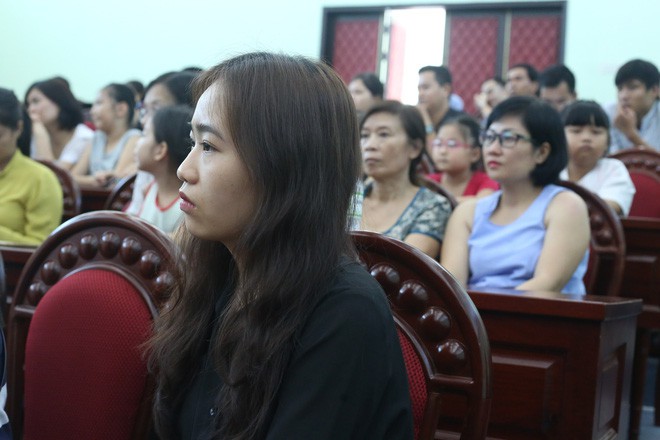 Cư dân Carina khóc trong phút tri ân Cảnh sát PCCC dũng cảm cứu người - Ảnh 2. Cư dân Carina khóc trong phút tri ân Cảnh sát PCCC dũng cảm cứu người 1