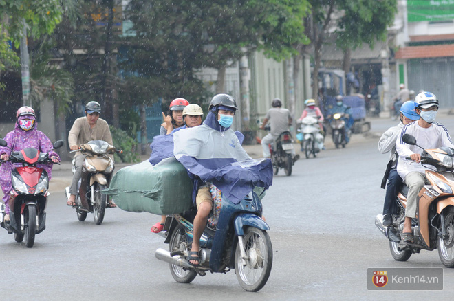 Sài Gòn xuất hiện mưa rào bất thường giữa trưa, người dân vẫn chưa được giải nhiệt sau 1 tháng oi bức - Ảnh 6.