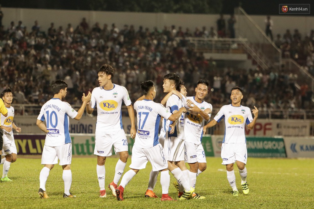 Lương Xuân Trường, Phan Văn Đức được vinh danh ở vòng 5 V.League 2018 - Ảnh 1.