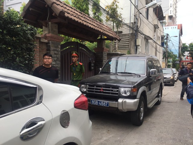 Nóng: Công an đang khám nhà 2 cựu Chủ tịch Đà Nẵng Trần Văn Minh, Văn Hữu Chiến 2 Nóng: Công an đang khám nhà 2 cựu Chủ tịch Đà Nẵng Trần Văn Minh, Văn Hữu Chiến 2