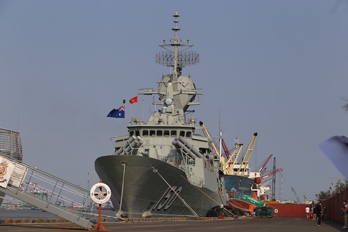 Cận cảnh 3 chiến hạm Hải quân Hoàng gia Australia thăm TP HCM - Ảnh 1.