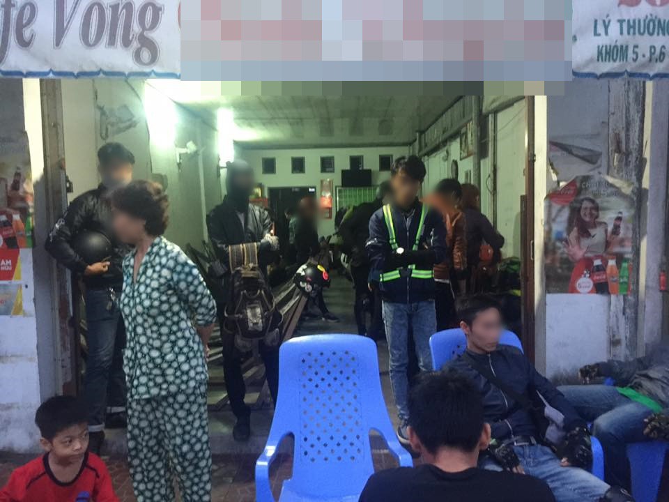 Cuộc sống đảo lộn của bà chủ cafe võng sau khi 28 phượt thủ Cuộc sống đảo lộn của bà chủ cafe võng sau khi 28 phượt thủ