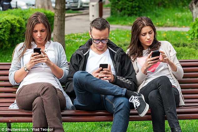 Tác hại đáng sợ khi dùng smartphone quá nhiều: Cô đơn hơn, lo lắng hơn, và hiệu ứng như nghiện ma túy - Ảnh 3.