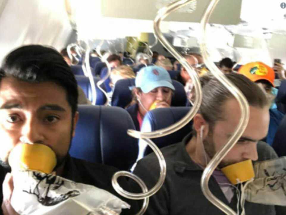 Bức ảnh trong vụ tai nạn máy bay khiến nhiều người ngao ngán: Tại sao gần như không ai đeo mặt nạ oxy đúng cách? 1