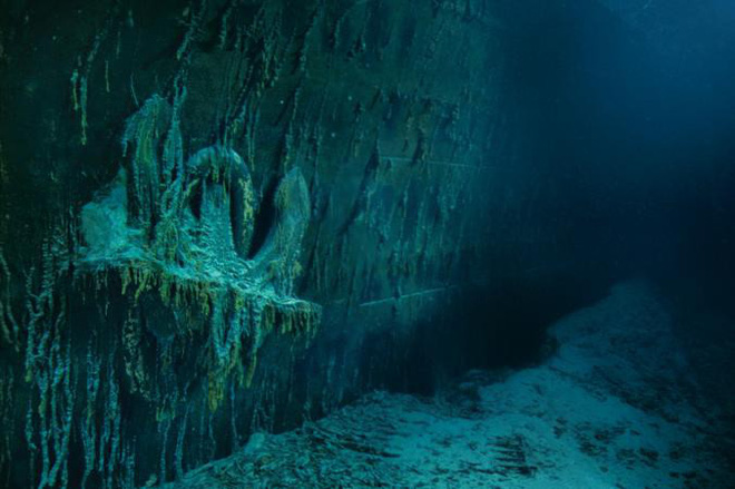 Lặn sâu 4.000m xuống đáy biển, khám phá thế giới chưa từng kể của tàu Titanic huyền thoại 2