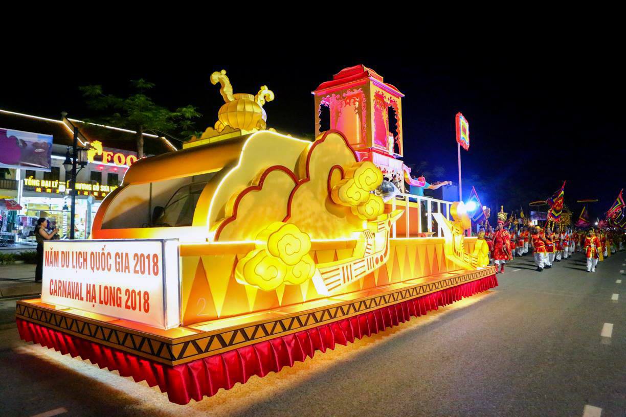 12 xe kết hoa cùng hơn 1000 diễn viên khuấy động đường phố Bãi Cháy dịp Carnaval Hạ Long 2018 - Ảnh 3.