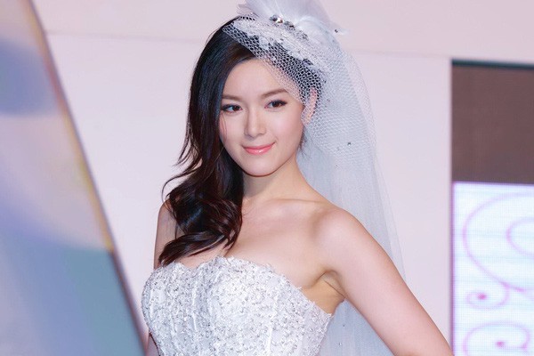 Chuyện đời Hoa hậu Trung Quốc 2 lần lộ ảnh nóng: Bị TVB hắt hủi vì quá béo, nay tìm được chân ái bên chồng đại gia - Ảnh 3.