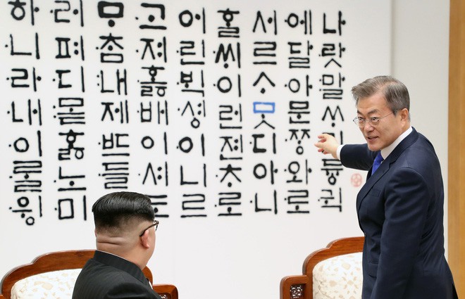 Giải mã bức tường đầy chữ phía sau hai nhà lãnh đạo Moon Jae-in và Kim Jong-un 3