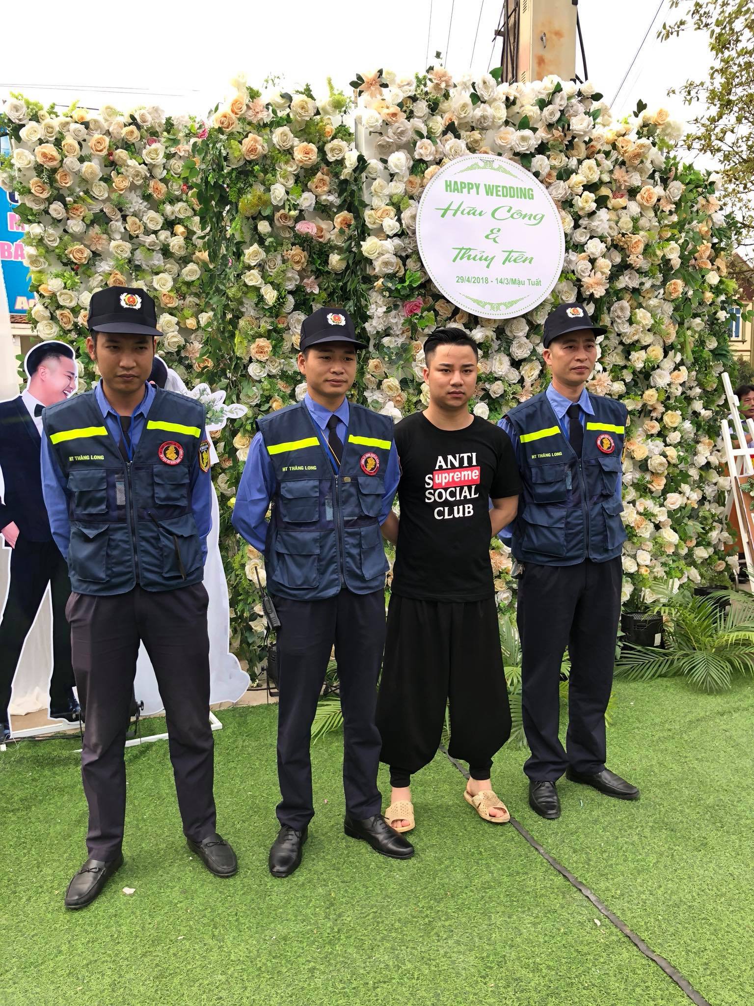 Mr. Đàm, Lam Trường lặn lội về tận quê Hữu Công dự đám cưới, có cả dàn vệ sĩ thắt chặt an ninh ở sự kiện - Ảnh 12.