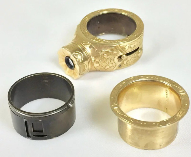 Chiếc nhẫn của James Bond phiên bản đời thực được bán trên eBay có giá lên tới 20.000 USD 6 Chiếc nhẫn của James Bond phiên bản đời thực được bán trên eBay có giá lên tới 20.000 USD 6