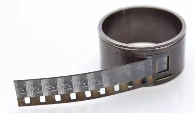 Chiếc nhẫn của James Bond phiên bản đời thực được bán trên eBay có giá lên tới 20.000 USD 7 Chiếc nhẫn của James Bond phiên bản đời thực được bán trên eBay có giá lên tới 20.000 USD 7