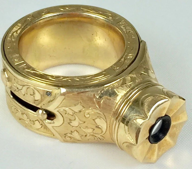 Chiếc nhẫn của James Bond phiên bản đời thực được bán trên eBay có giá lên tới 20.000 USD 2 Chiếc nhẫn của James Bond phiên bản đời thực được bán trên eBay có giá lên tới 20.000 USD 2