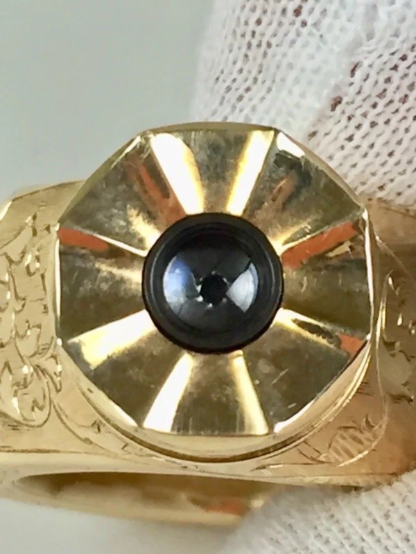 Chiếc nhẫn của James Bond phiên bản đời thực được bán trên eBay có giá lên tới 20.000 USD 4 Chiếc nhẫn của James Bond phiên bản đời thực được bán trên eBay có giá lên tới 20.000 USD 4