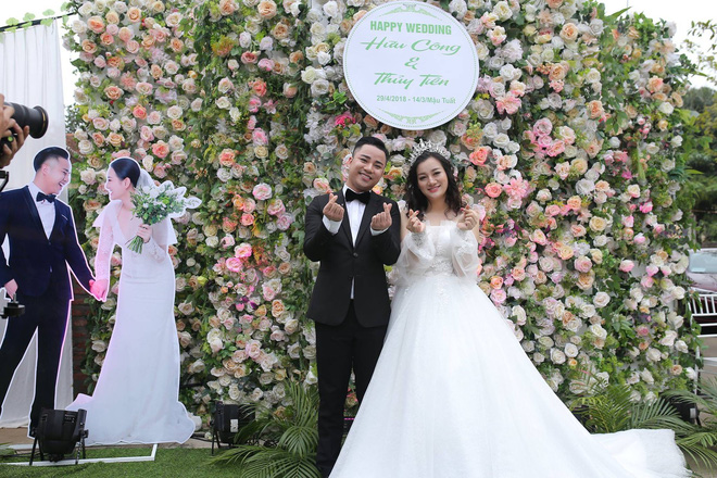 Hữu Công tiết lộ chi 2 tỷ cho đám cưới 'khủng', rộng 700m2, mời 1000 khách cùng sao hạng A về làng 19