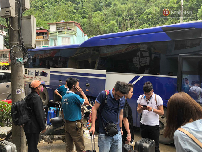 Kết thúc kỳ nghỉ lễ tại Sapa, khách du lịch rồng rắn kéo nhau trở về miền xuôi - Ảnh 3. Kết thúc kỳ nghỉ lễ tại Sapa, khách du lịch rồng rắn kéo nhau trở về miền xuôi 5