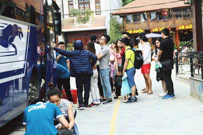 Kết thúc kỳ nghỉ lễ tại Sapa, khách du lịch rồng rắn kéo nhau trở về miền xuôi - Ảnh 4. Kết thúc kỳ nghỉ lễ tại Sapa, khách du lịch rồng rắn kéo nhau trở về miền xuôi 6